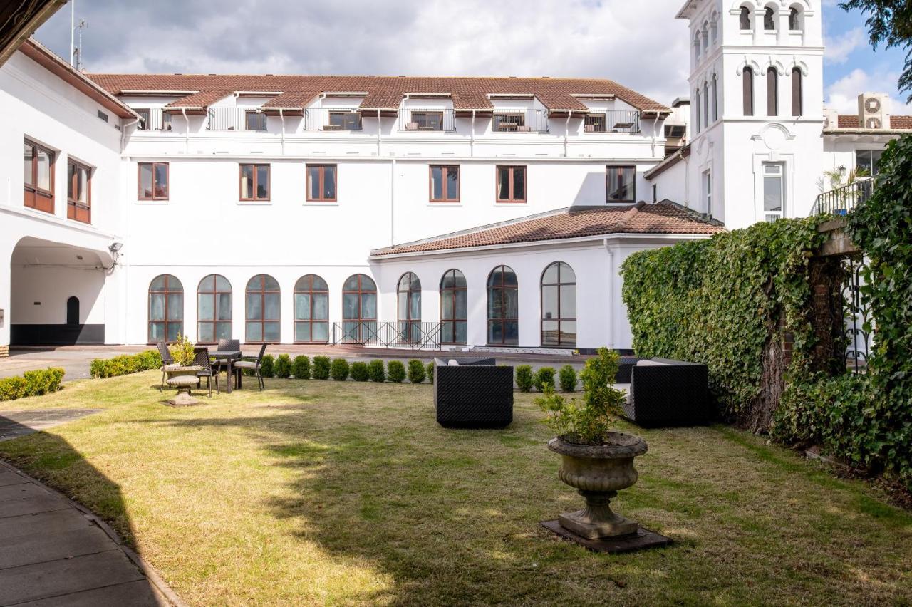 Copthorne Effingham Gatwick Hotel المظهر الخارجي الصورة