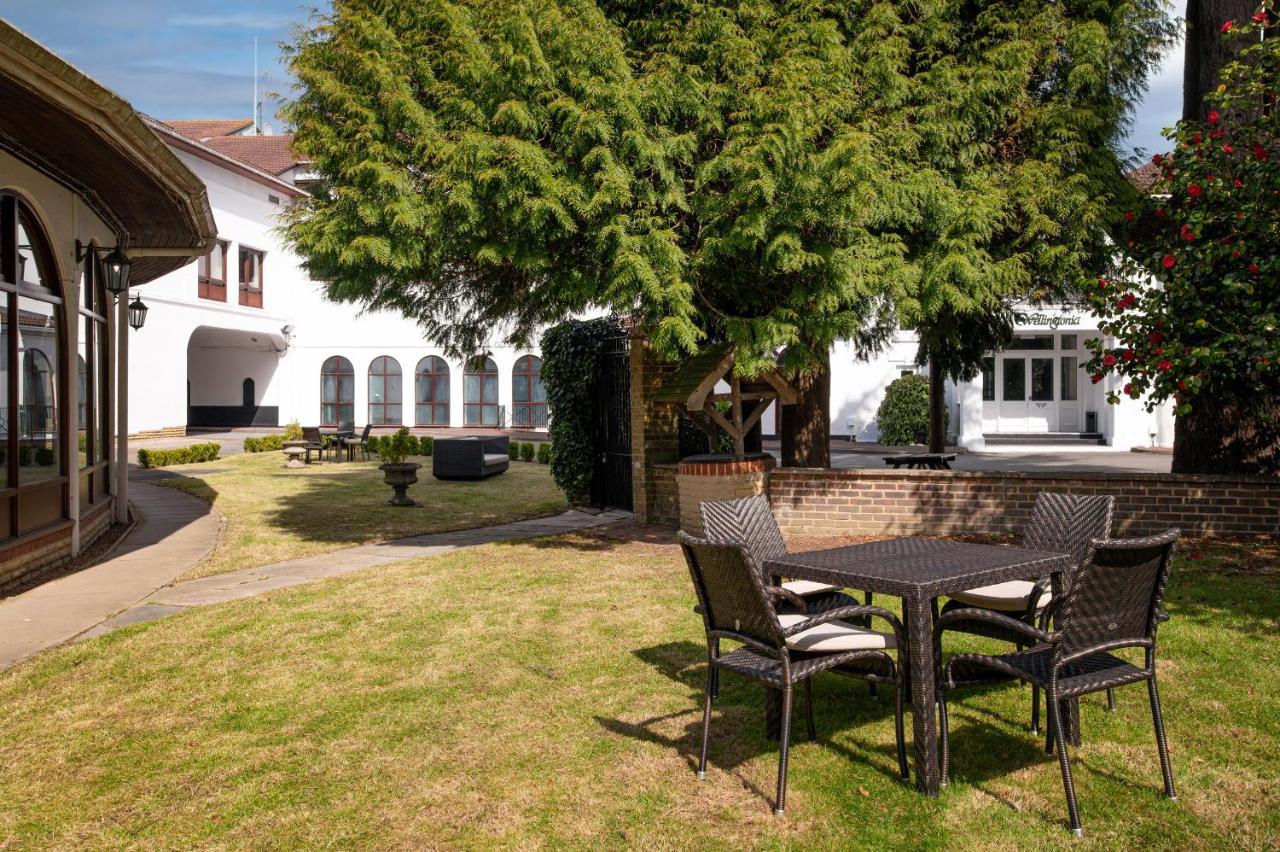 Copthorne Effingham Gatwick Hotel المظهر الخارجي الصورة