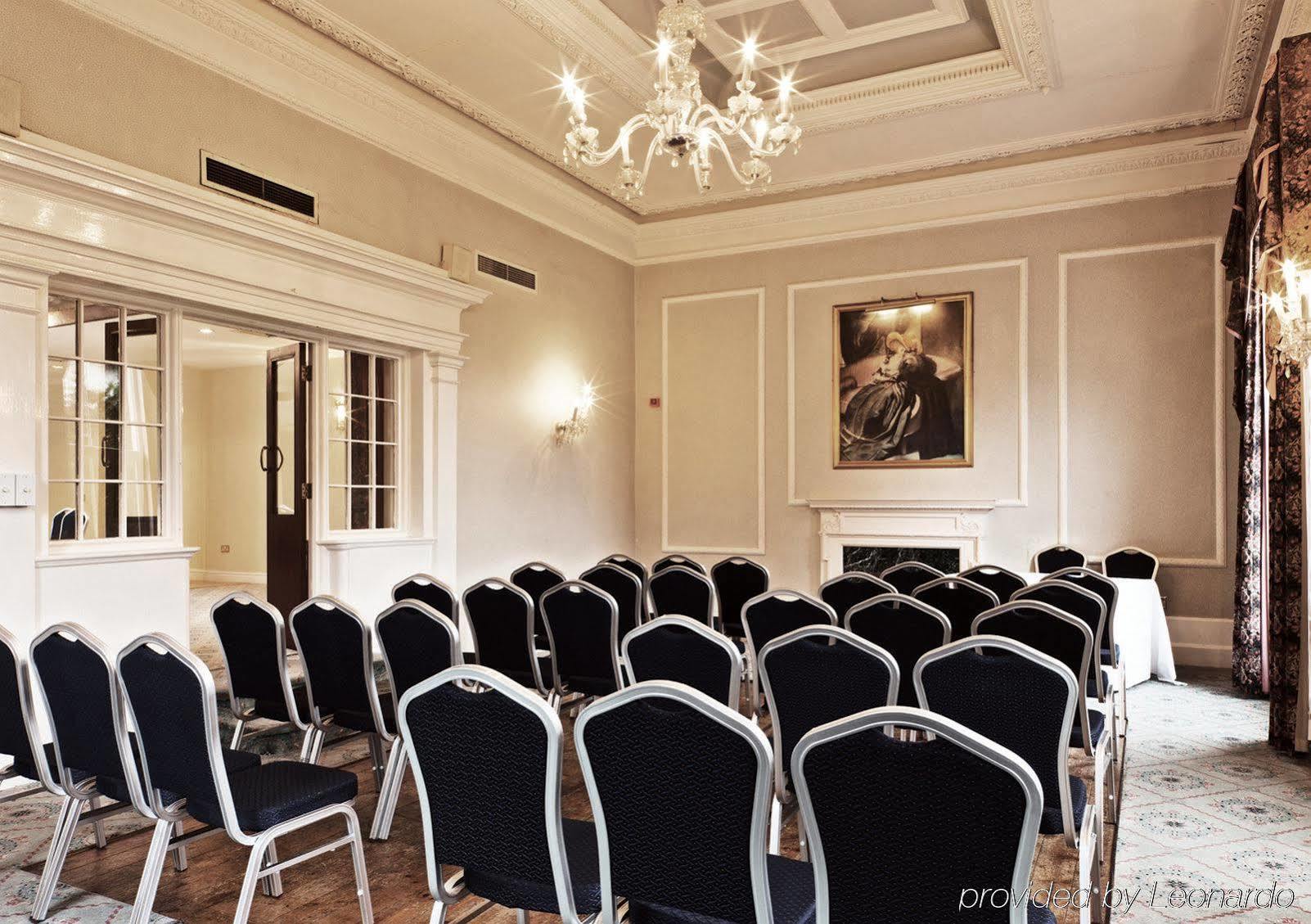Copthorne Effingham Gatwick Hotel الاعمال الصورة